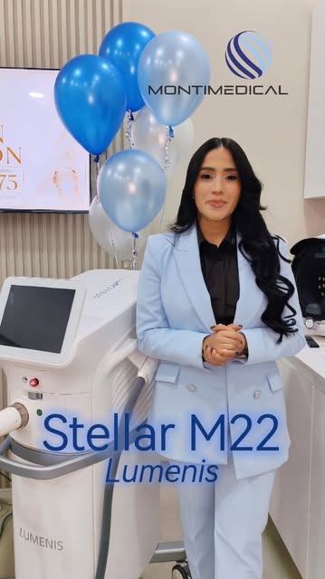Dra. Stefania Bedoya junto a la tecnología Stellar M22 de Lumenis